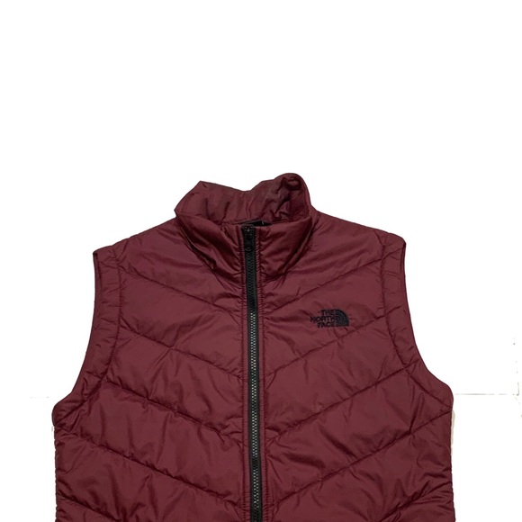 The North Face Women's Burgundy down vest - Picture 2 of 6